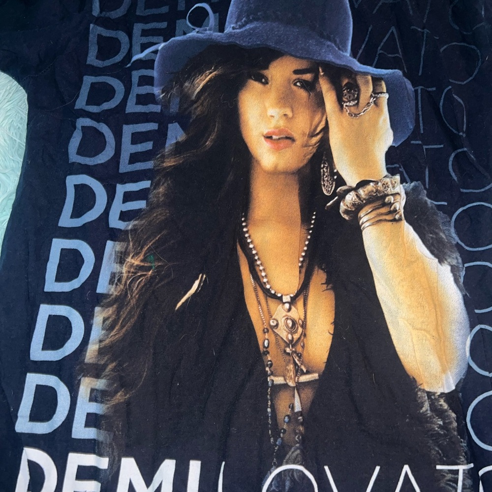 Demi Lovato Unbroken Tour tee shirt